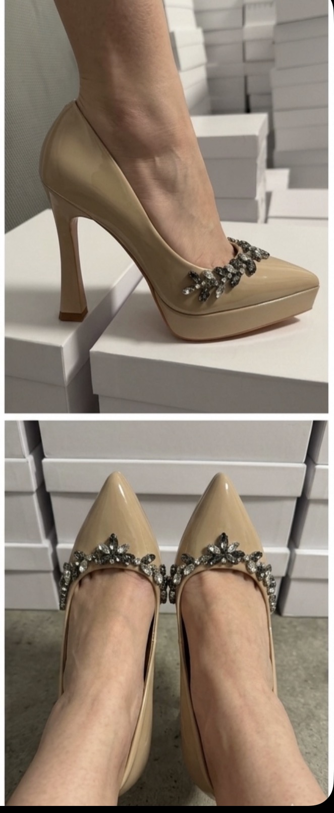 Pointed-Toe Platform Pumps with Chain Accent Almond Pointed-Toe Thick Sole - Image 2